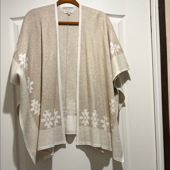 Warm & Cozy Sweaters - Elegant Beige and White Poncho